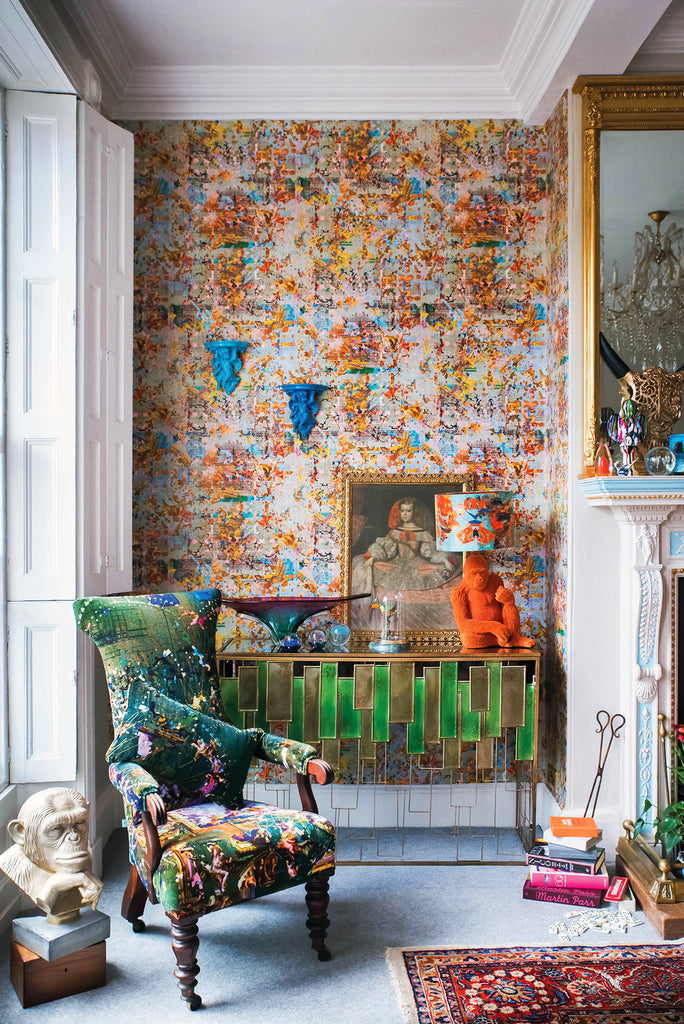 Neo13 wallpaper Colorful room with a patterned chair, vibrant wallpaper, and decorative items.